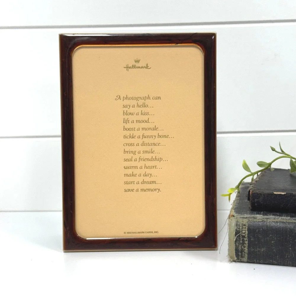 Vintage 1982 Hallmark Brown Faux Tortoiseshell Enamel Picture Frame 5 x 7 photo